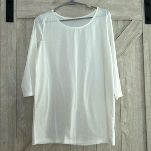 Women’s Medium White Tunic. NWT. Three quarter sleeve.